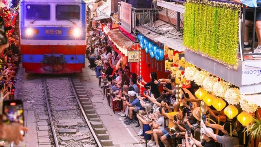 Hanoi to scale back central rail services, divert freight trains from inner city
