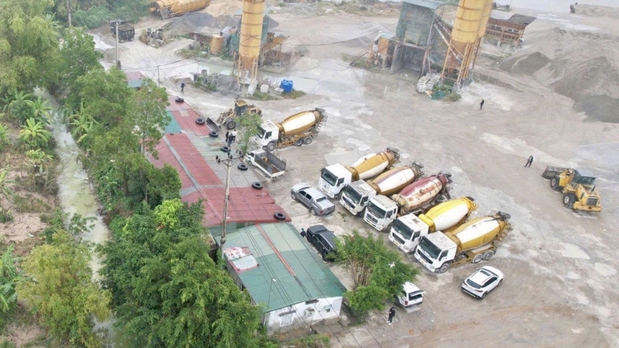 Khởi tố Trạm trưởng trạm bê tông về tội “Gây ô nhiễm môi trường”