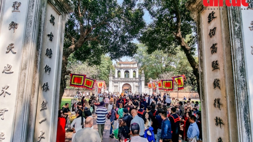 Hanoi offers free parking, public transport during Lunar New Year