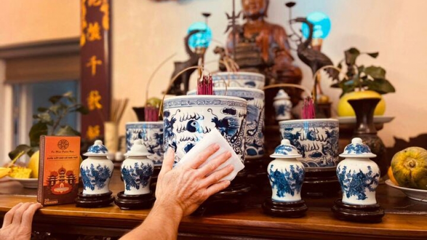 Bài văn khấn bao sái bàn thờ cuối năm ngắn gọn, đầy đủ nhất