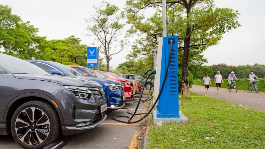 Xe điện không chỉ là một phương tiện hay thiết bị mà là một ngành công nghiệp mới