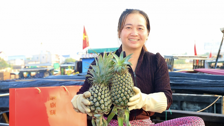 Tết đến Cần Thơ khám phá chợ nổi khi phố thị lên đèn