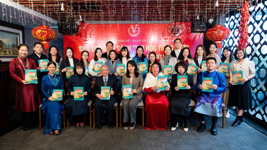 Ra mắt bộ sách "Vui học tiếng Việt" cho người Việt xa xứ