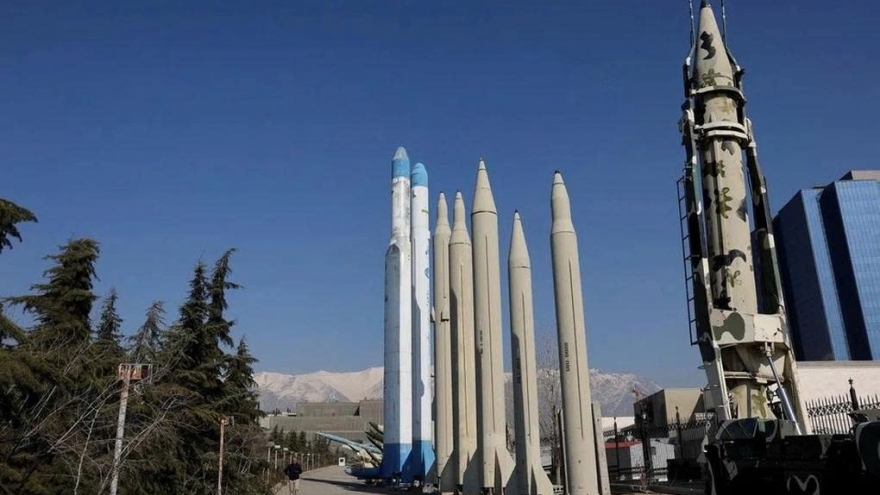 Iran tuyên bố không đàm phán về vấn đề tên lửa và không theo đuổi vũ khí hạt nhân