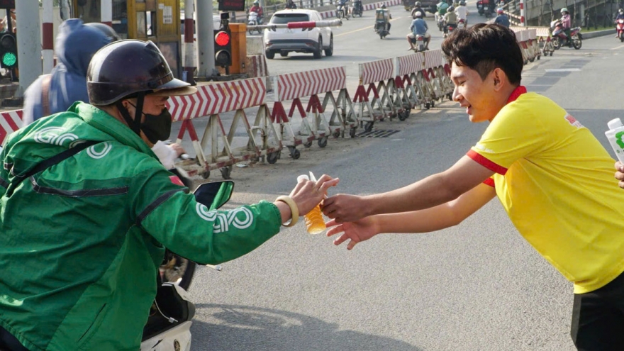 Ấm lòng chặng đường về quê đón Tết của người lao động ở Đồng Nai, TP.HCM