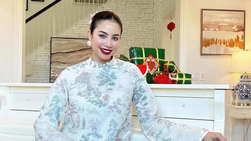 Sao Việt 14/2: Phạm Hương diện áo dài đón Tết ở Mỹ