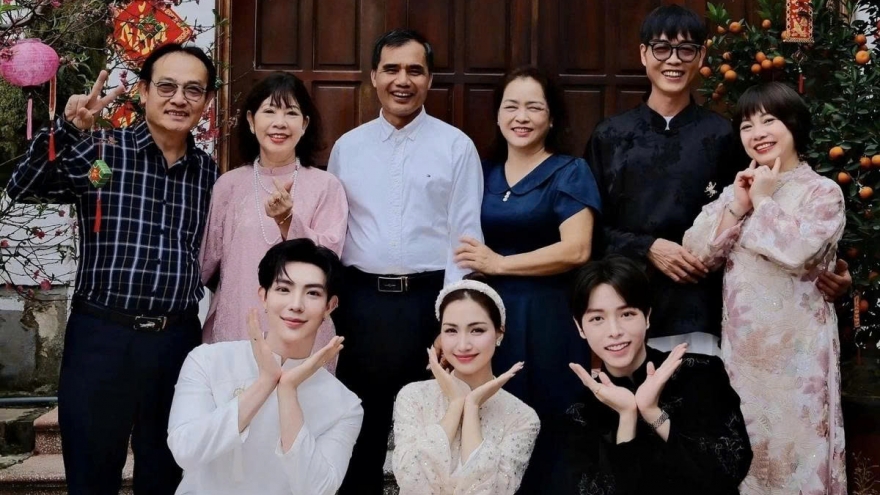 Sao Việt sum họp gia đình, đi du lịch dịp Tết Bính Ngọ