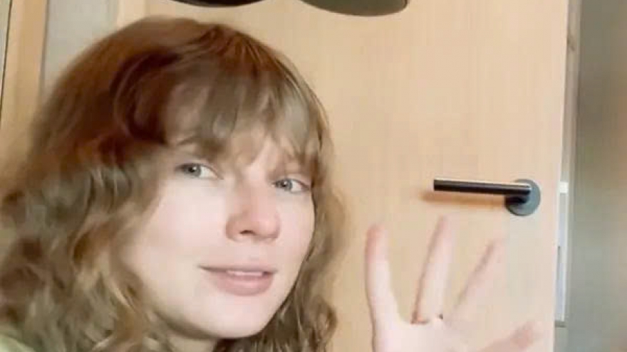 Taylor Swift gây sốt với ảnh mặt mộc