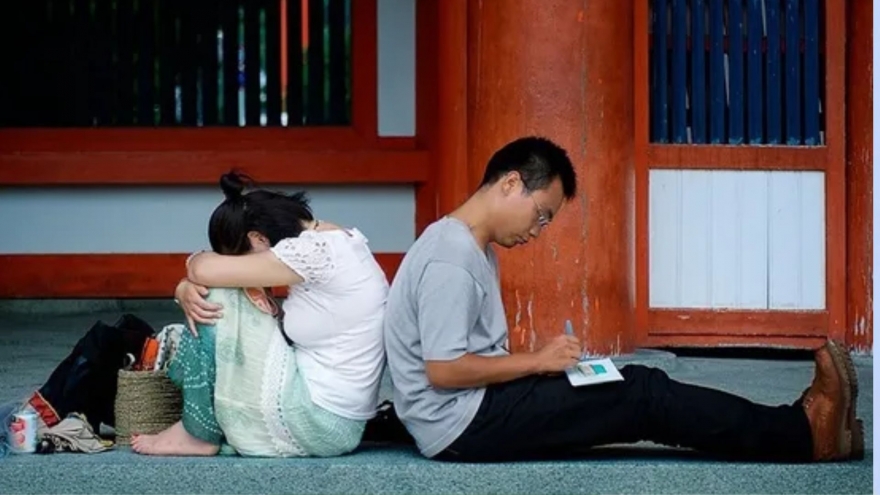 Bế tắc với cuộc hôn nhân sắp đặt lạnh nhạt, không tình yêu