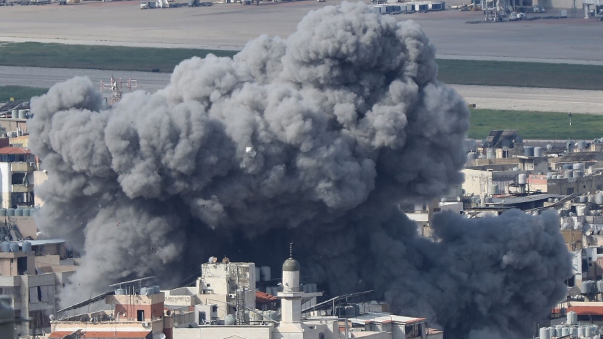 Iran phát động 3 đợt tấn công liên tiếp vào Israel trong đêm