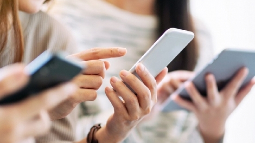 Bắt chước “thử thách” trên mạng, nam sinh nhập viện vì nhét dây điện vào niệu đạo