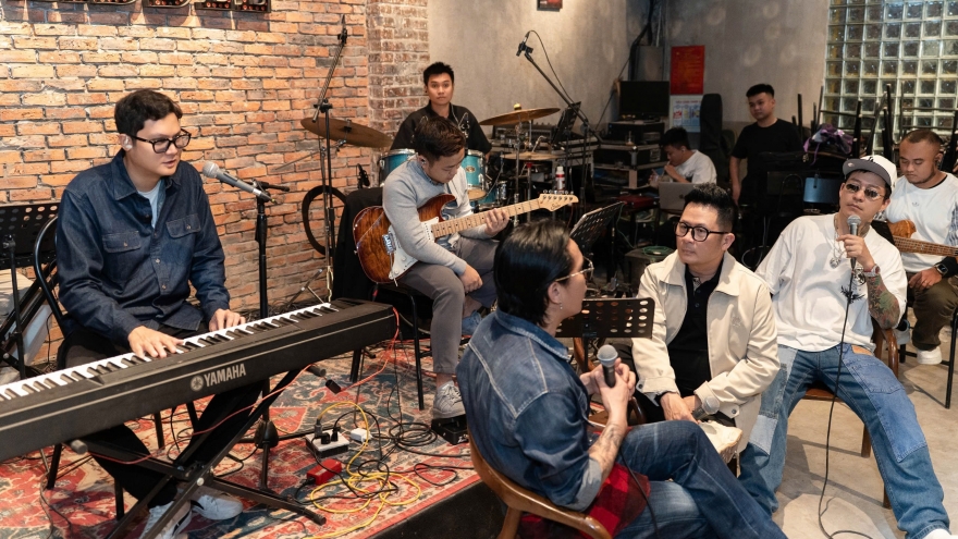 Quả Dưa Hấu tập luyện cho concert tại Hà Nội, loạt hit đình đám được phối khí mới