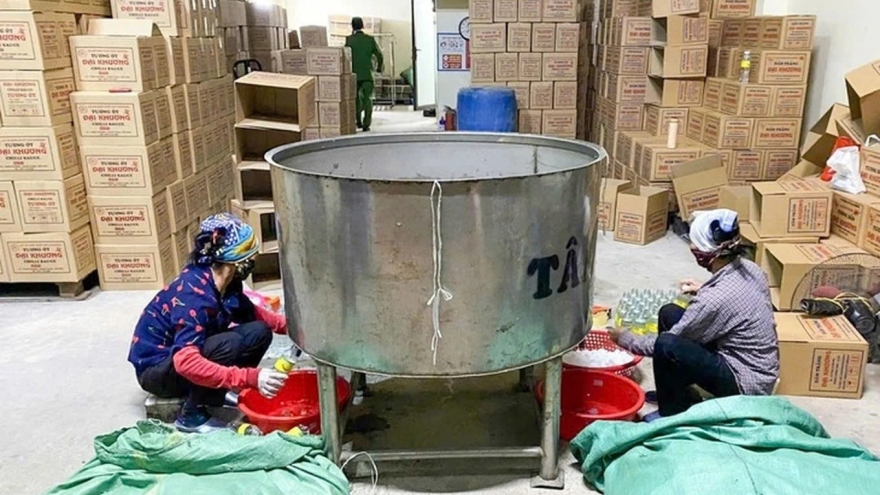 Dùng “giấm trắng tự nhiên” pha từ axit acetic gây hệ lụy gì cho sức khỏe?