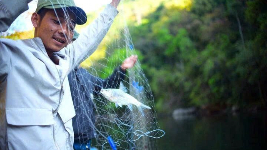 Spring hunt: K’Ho people brace cold streams for legendary fish