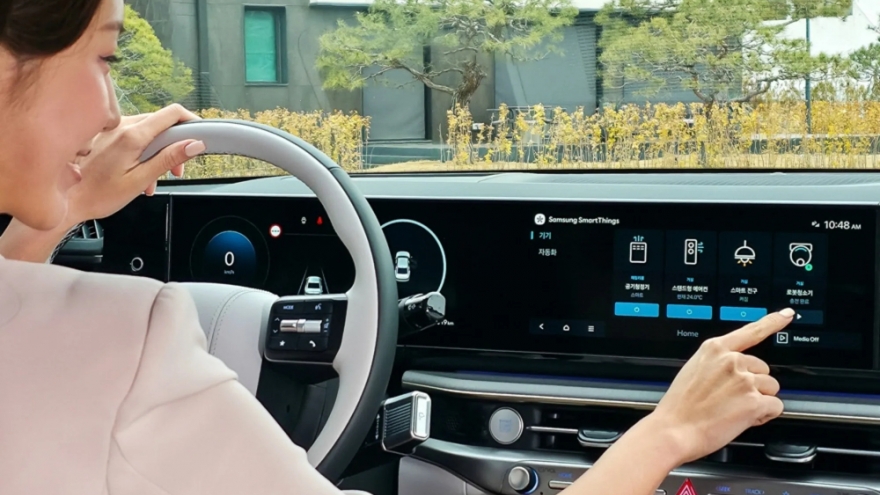 Ngồi xe Hyundai hoặc KIA điều khiển thiết bị smarthome Samsung