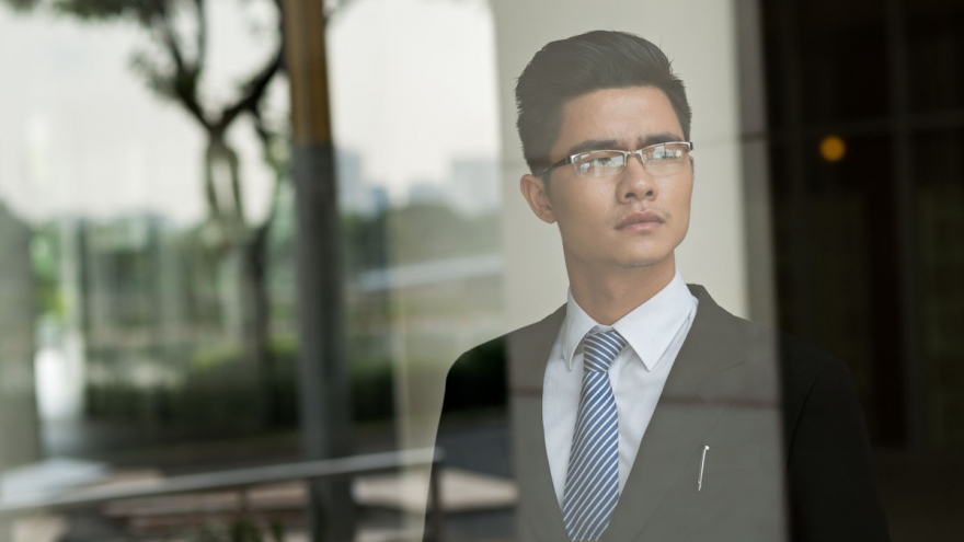 Sinh viên thuê kính thông minh AI để gian lận thi cử