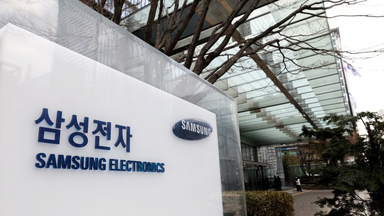 Lãnh đạo mảng smartphone Samsung bị cấm bay hạng thương gia