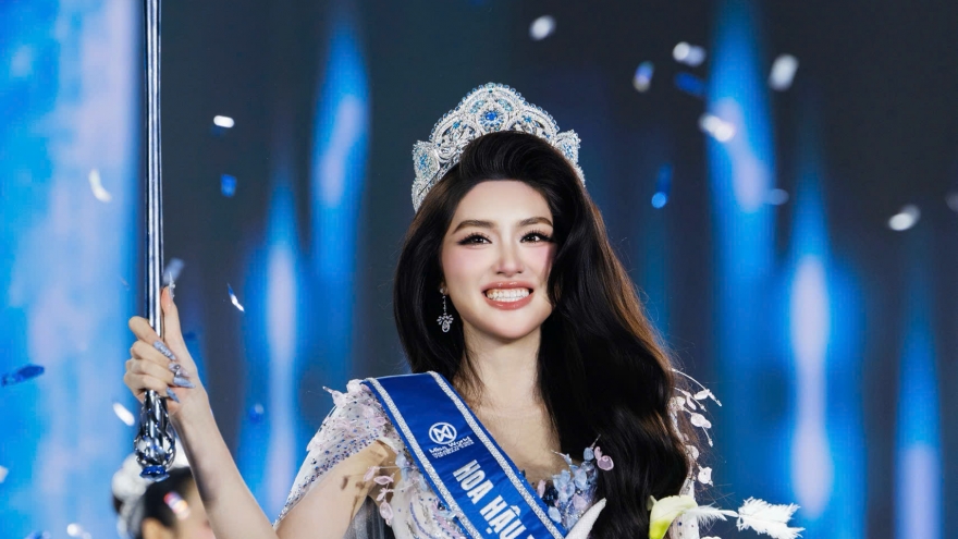 Lý do Phương Oanh đăng quang Hoa hậu dù đối thủ nói tiếng Anh tốt hơn?