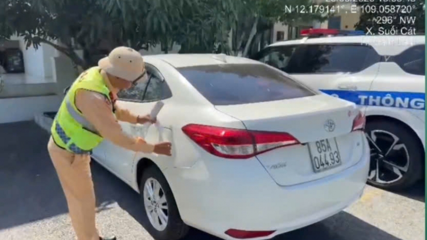 Xử phạt tài xế và chủ xe 27 triệu đồng vì đi xe hết hạn đăng kiểm trên cao tốc