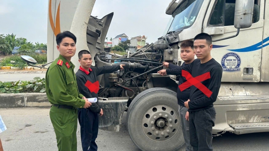 Trộm "hộp đen" xe container rồi bán lấy tiền tiêu xài