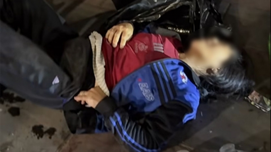 Truy tìm ô tô lao lên vỉa hè, tông gãy chân người phụ nữ rồi bỏ chạy