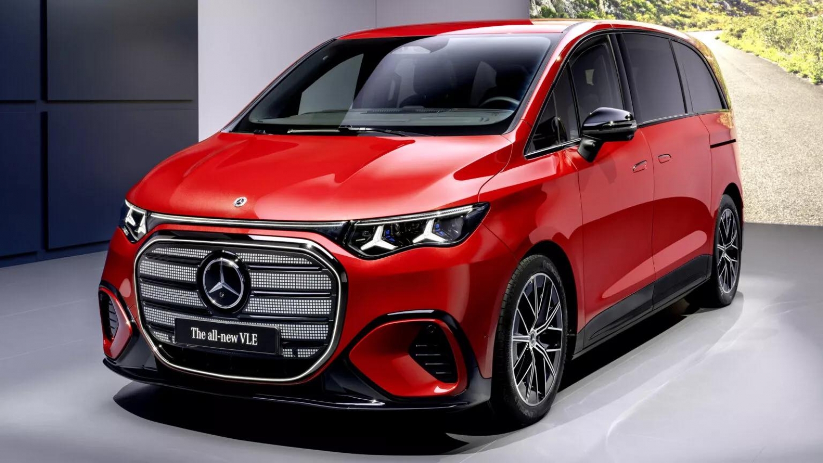Xe MPV hạng sang - Mercedes VLE chính thức ra mắt với màn hình 31 inch