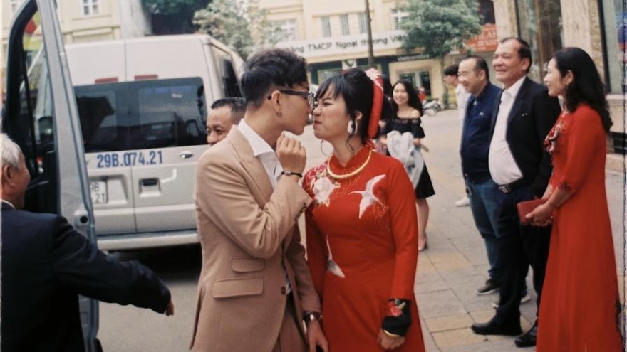 Ca sĩ Hoàng Dũng công khai đã kết hôn 6 năm