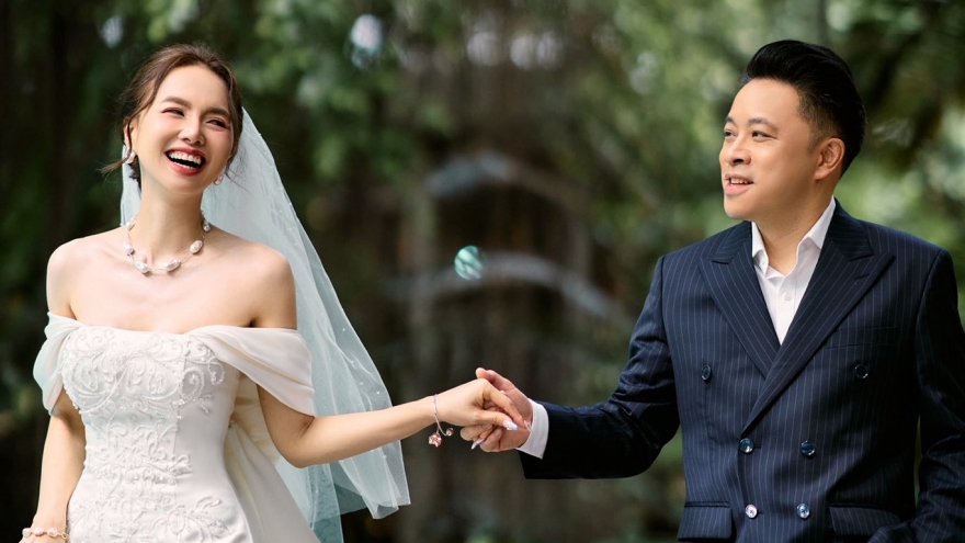 Victor Vũ và Đinh Ngọc Diệp kỷ niệm 10 năm cưới
