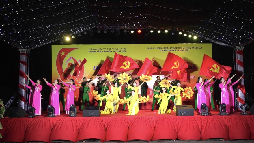 Hà Nội sôi nổi các chương trình văn nghệ chào mừng ngày hội bầu cử