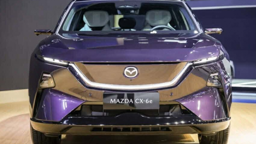 SUV thuần điện Mazda CX-6e lộ diện tại Thái Lan