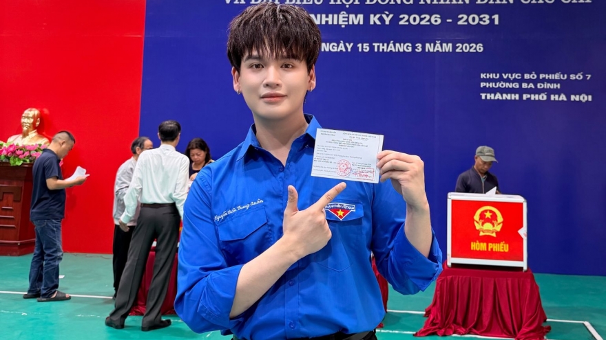 Nghệ sĩ Việt hào hứng đi bỏ phiếu bầu cử