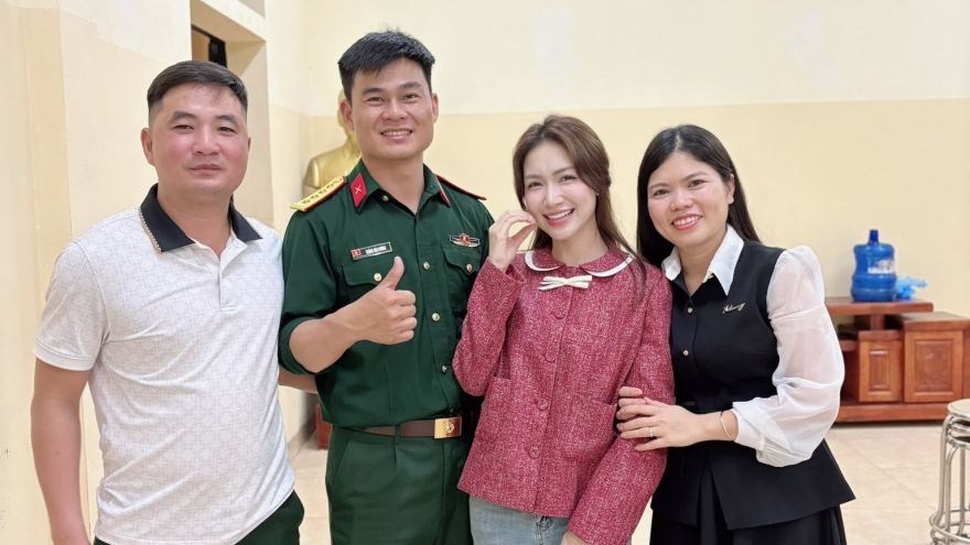 Hòa Minzy gây chú ý khi ra mắt đơn vị bạn trai