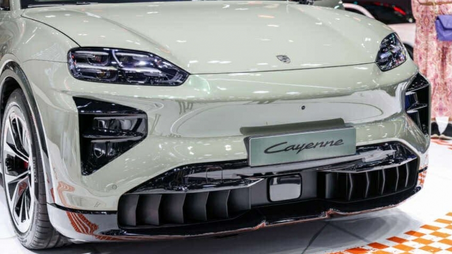 Ngắm SUV điện hiệu suất cao Porsche Cayenne Electric