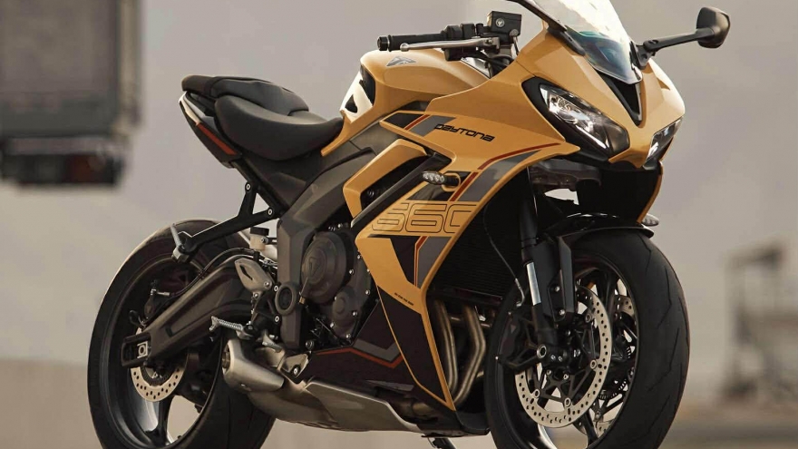 Triumph Daytona 660 2026 ra mắt bản nâng cấp với phuộc Showa và Quickshifter