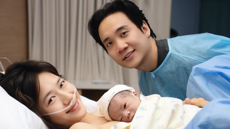 Sao Việt 24/3: JustaTee đăng ảnh vợ sinh con thứ ba