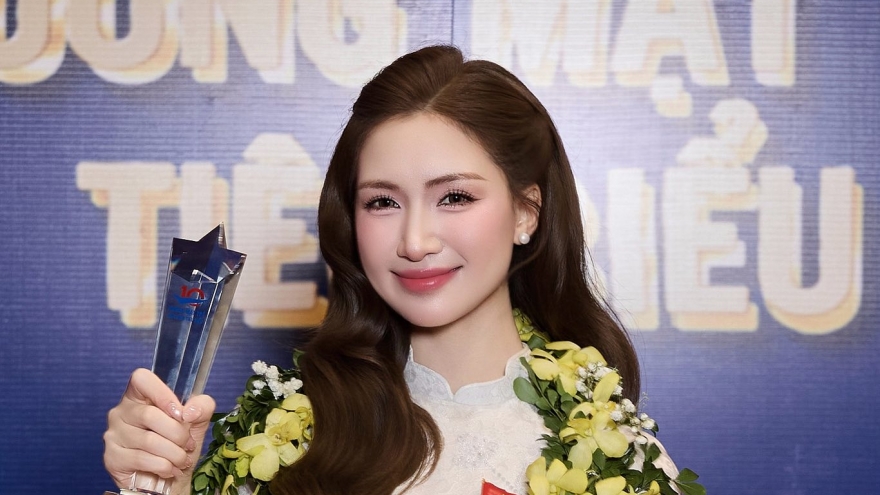 Sao Việt 27/3: Hòa Minzy lọt top 10 Gương mặt trẻ Việt Nam tiêu biểu 2025