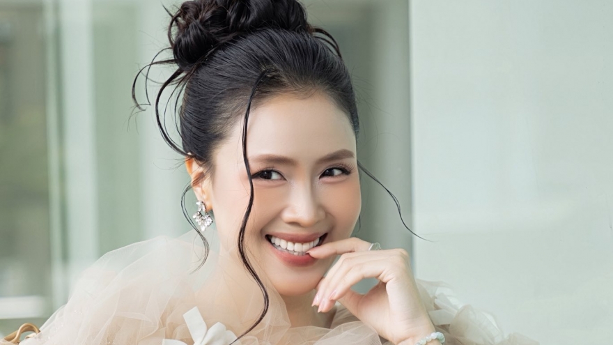 Sao Việt 26/3: Hồng Diễm khoe nhan sắc trẻ trung ở tuổi 43