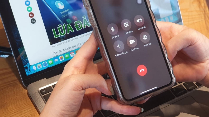 Nữ sinh viên bị lừa 800 triệu đồng khi nghe cuộc gọi giả danh công an