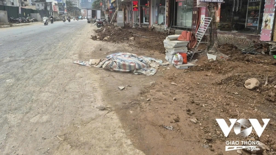 Đường Nguyễn Tuân: Dự án kéo dài, bụi mịn phủ kín đời sống người dân