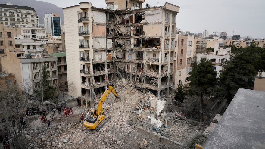 Israel tuyên bố không kích trụ sở IRGC và nhiều mục tiêu quân sự tại Tehran