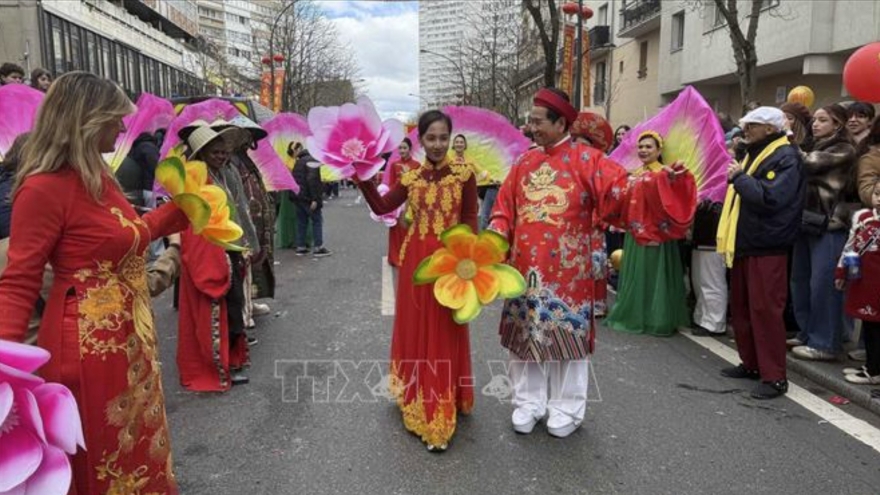 Vietnamese culture leaves its mark at France’s largest Lunar New Year parade