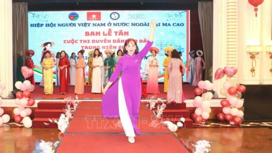 Vietnamese Ao dai shines at cultural event in Macau