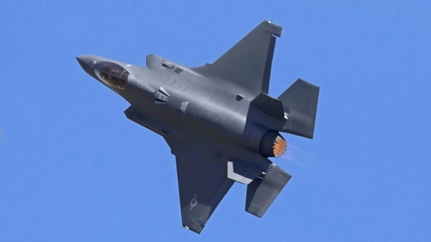 Iran tuyên bố bắn trúng F-35, Mỹ xác nhận máy bay phải hạ cánh khẩn cấp