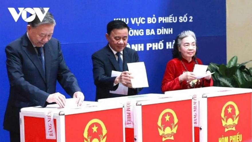Vietnamese senior leaders cast ballots on election day