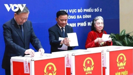 Vietnamese senior leaders cast ballots on election day