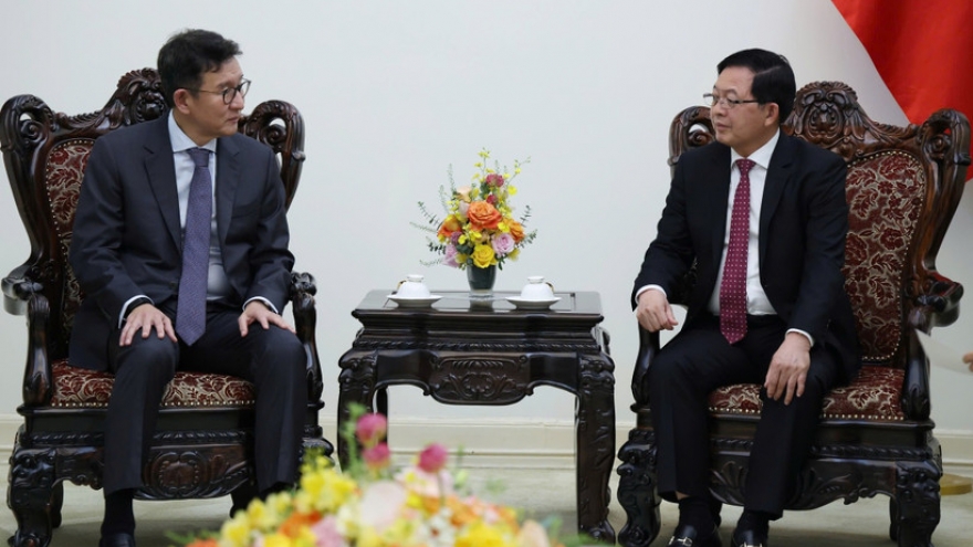 Deputy PM meets GS Energy leader, encourages renewable investment