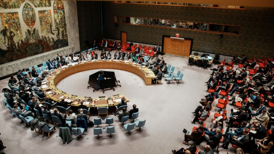 Sự thận trọng của các bên nằm ngoài vòng chiến đấu