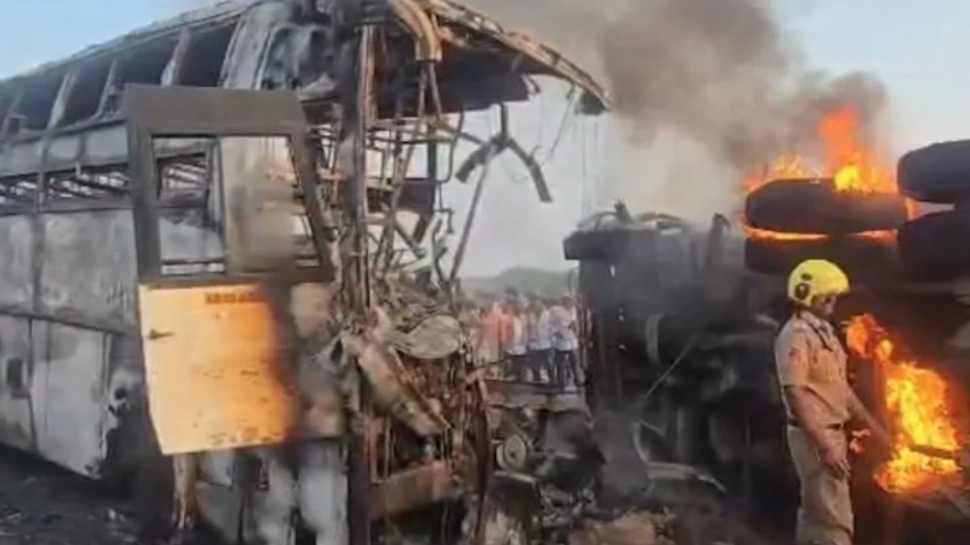 Cháy xe khách ở Ấn Độ khiến hàng chục người thương vong