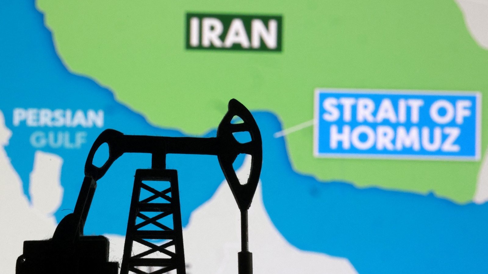 Eo biển Hormuz và những lần gián đoạn lưu thông hàng hải
