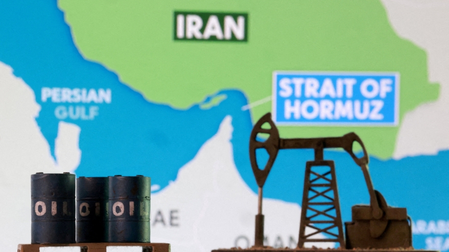 Nền kinh tế toàn cầu đặt “tối hậu thư 2 tuần” cho ông Trump để mở eo biển Hormuz